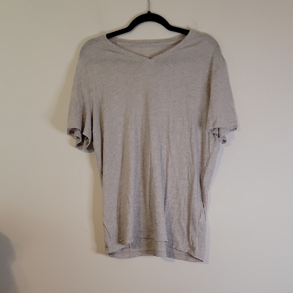 Banana Republic Light Gray V-Neck Short Sleeve Tee